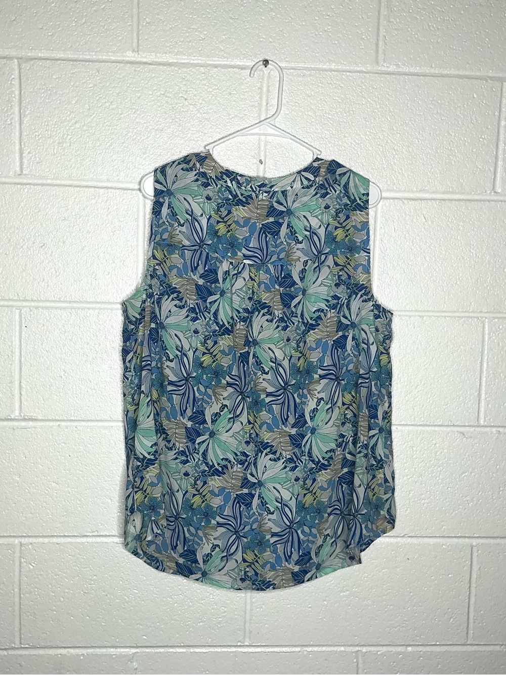 < Liz Claiborne Blue & Green Floral Smocked Neckline Blouse > - Picture 3 of 3